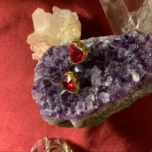 Vintage gold AVON ❤️ earrings - Picture 6 of 9